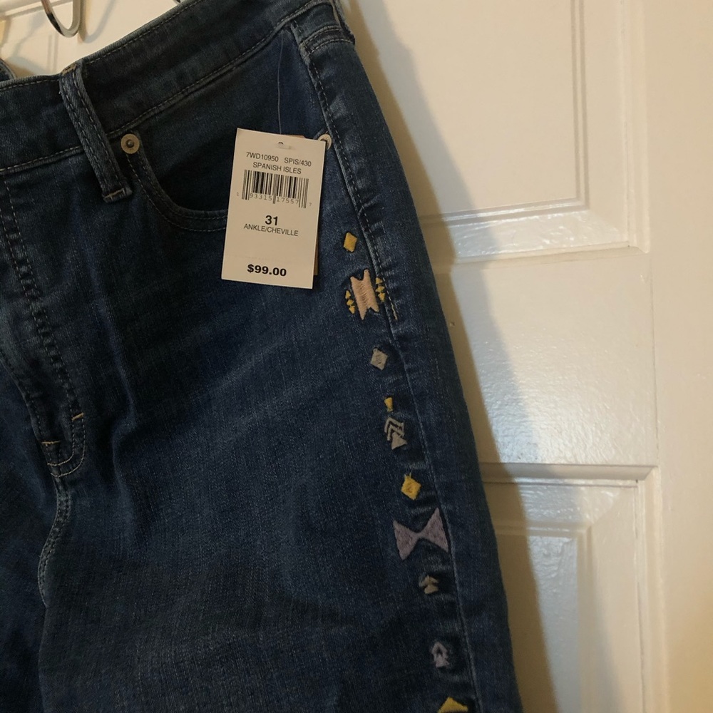 Embroidered Lucky Brand Jeans 🍀